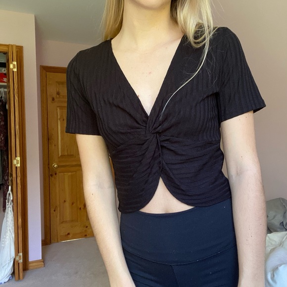 Black top - Picture 2 of 2